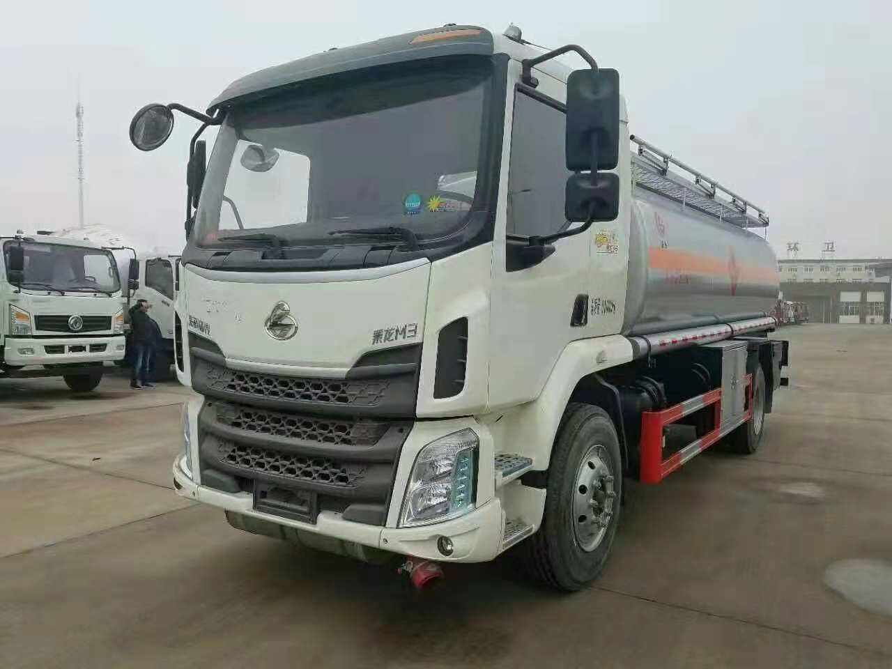 油罐車 運油車 槽罐車 鋁合金油罐車 油罐車 運油車 槽罐車 鋁合金油罐車